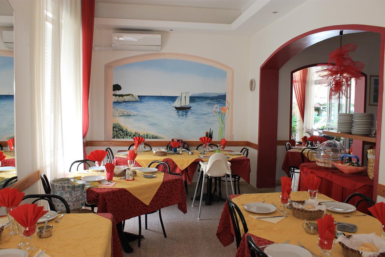 Hotel Susanna ริมินี ภายนอก รูปภาพ