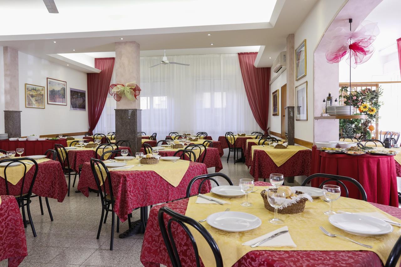 Hotel Susanna ริมินี ภายนอก รูปภาพ